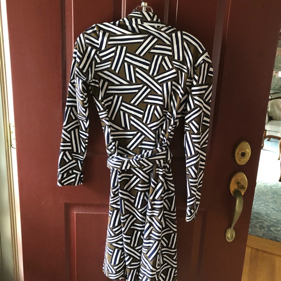 DVF Wrap dress - blue brown and white -NWOT - Picture 3 of 7